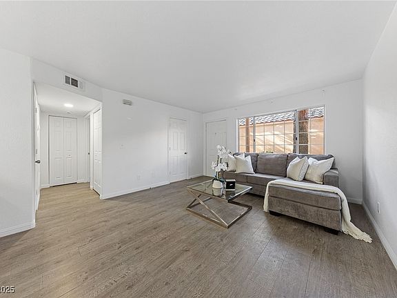3rd image of 1620 N Torrey Pines Dr Unit 103