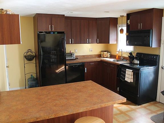 5th image of 24 Stoughton St #B