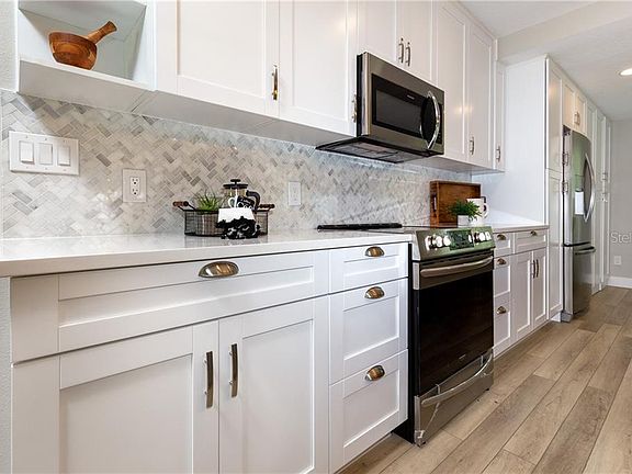 3rd image of 1511 Gladys Cir