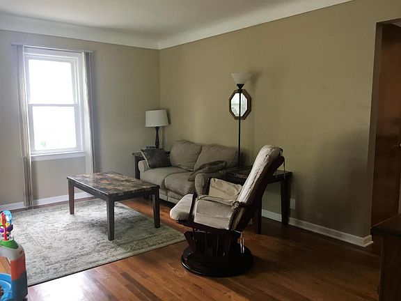 3rd image of 2041 Collingwood Ave SW