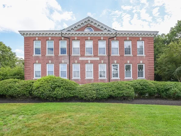 760 Highland Ave APT 2, Needham, MA 02494