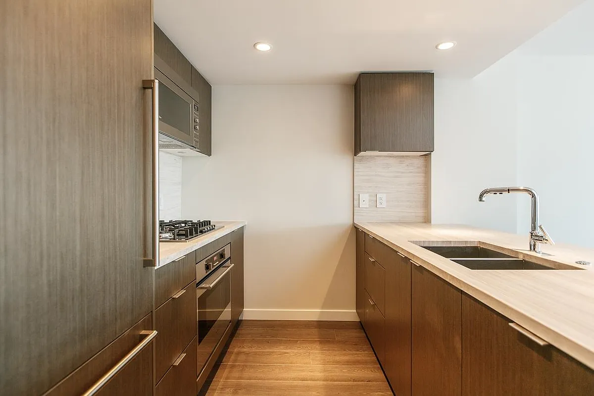 Building Photo - 125 E 14th St #701
