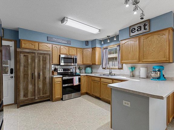 4th image of 2912 Light Breeze Ln