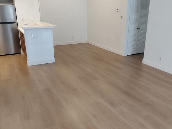 5th image of 22701 Lakeway Dr Unit 487