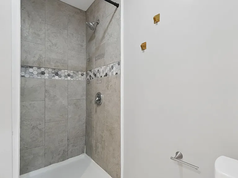 76-78 Hayden Ave — Photo 12