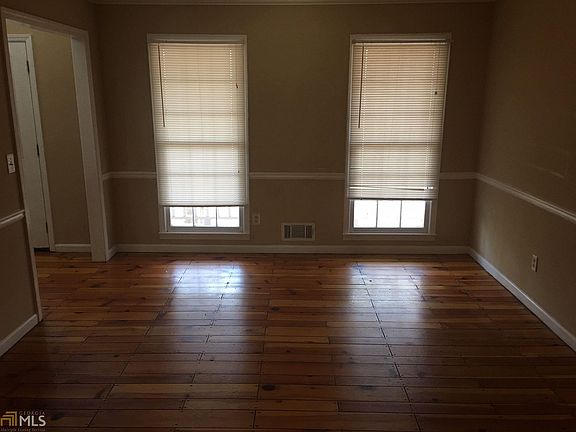 4th image of 698 Dogwood Dr