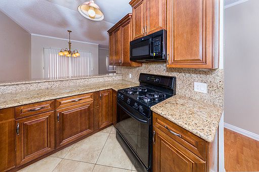 3rd image of 1515 Amherst Ave APT 204
