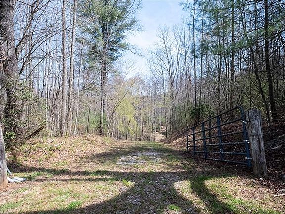 2nd image of 1305 Brim Rd
