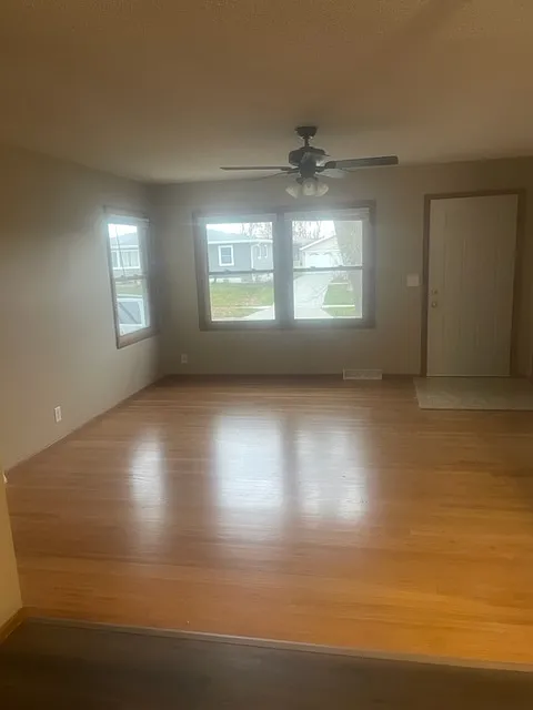 3 bed, 1050 sqft, $1,875 — Photo 2
