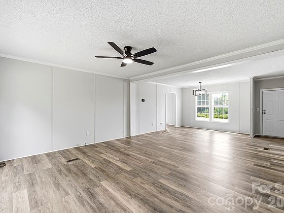 5th image of 1006 Canada Dr