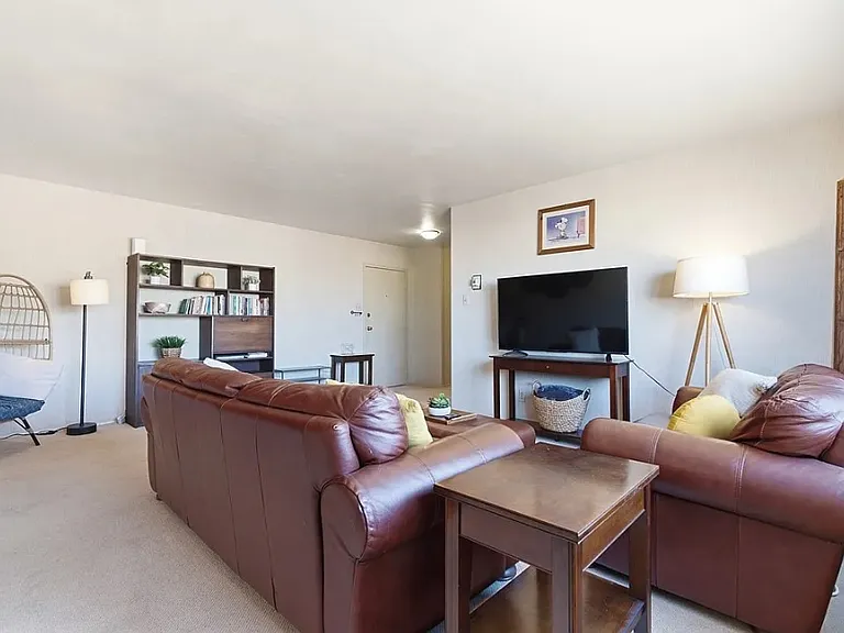 144 N Dithridge St #814 — Photo 5