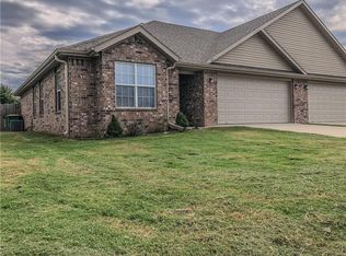 211 Foxglove St, Centerton, AR 72719