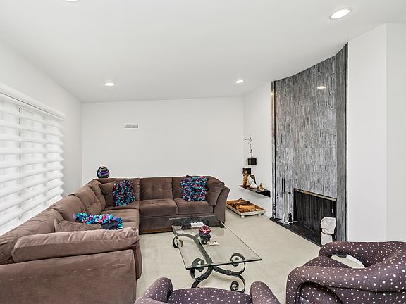 3rd image of 6642 N Kolmar Ave