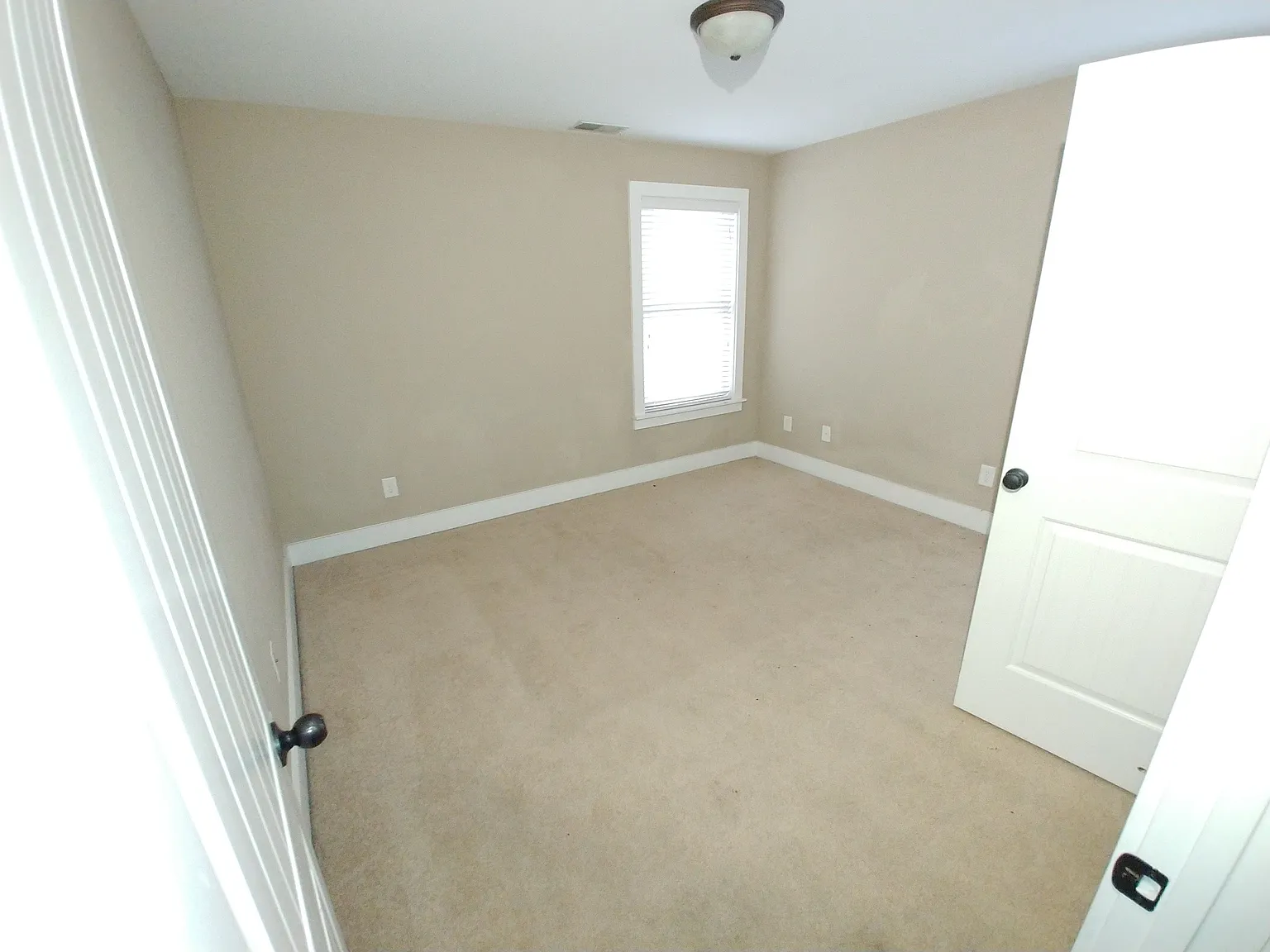 2000 Rossburg Pl — Photo 4