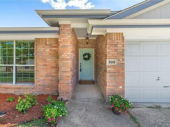 3rd image of 308 Autumn Breeze Dr