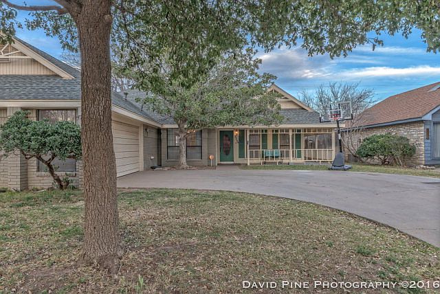 1st image of 2204 Wydewood Dr