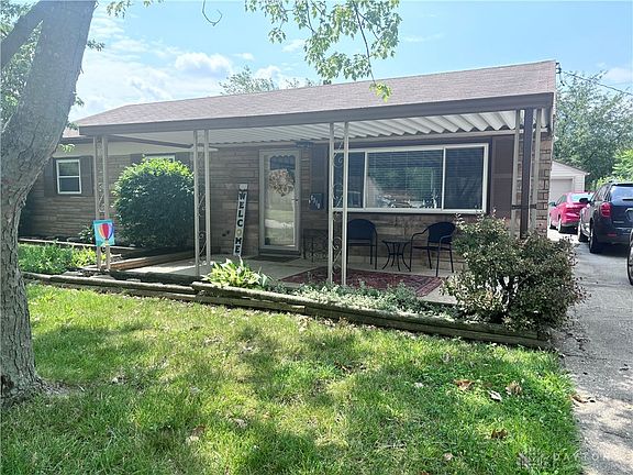 2nd image of 4910 Woodbine Ave