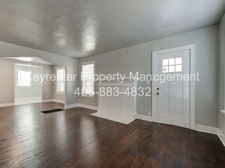 N Gatewood Ave Duplex — Photo 43