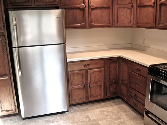 Kitchen w/new appliances