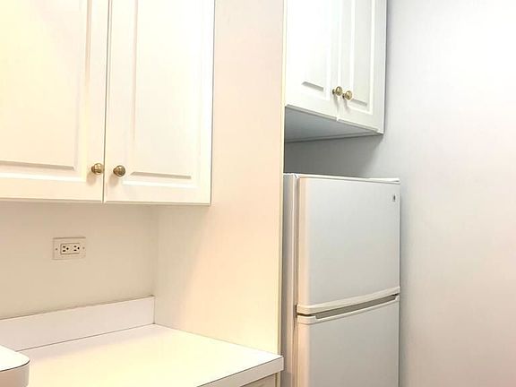 4th image of 426 E 81st St APT 4a