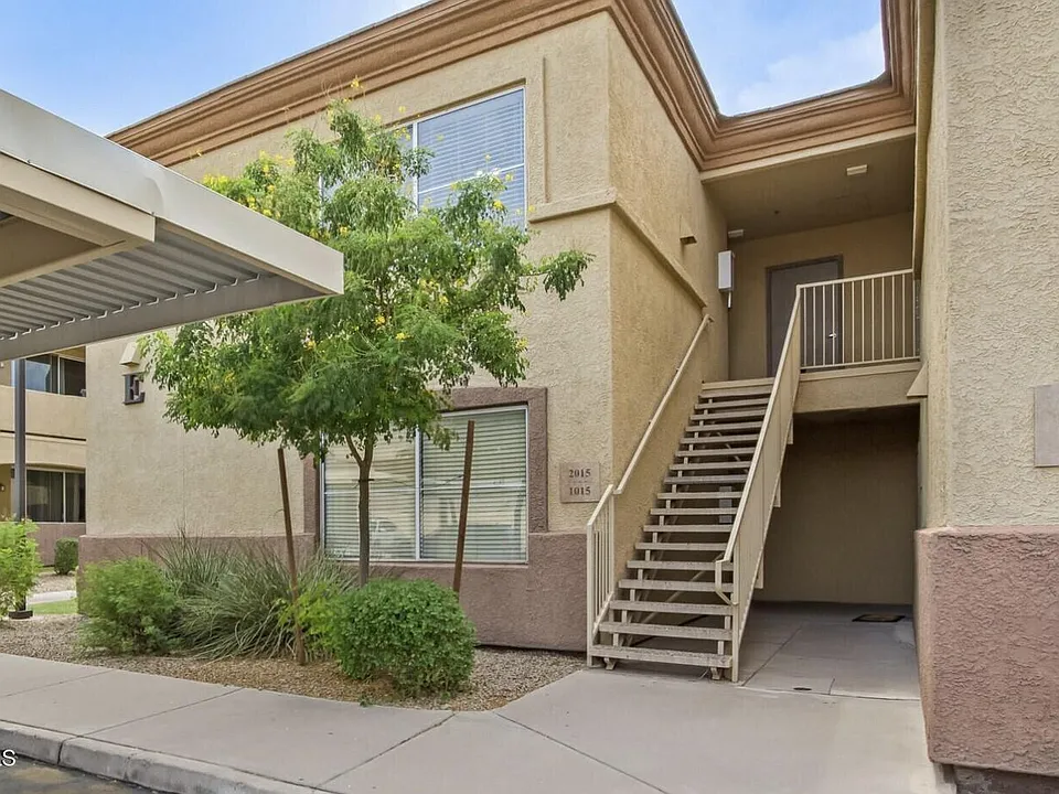 2134 E Broadway Rd #2015