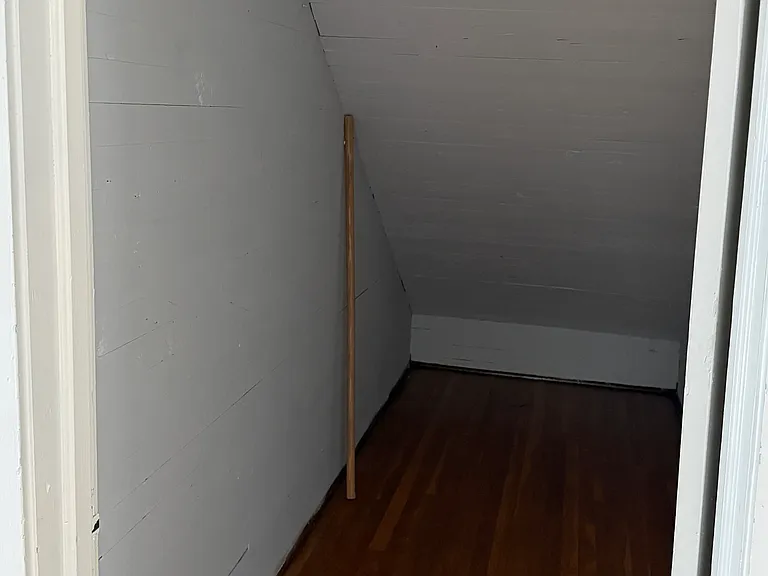 411 N Spring St — Photo 2