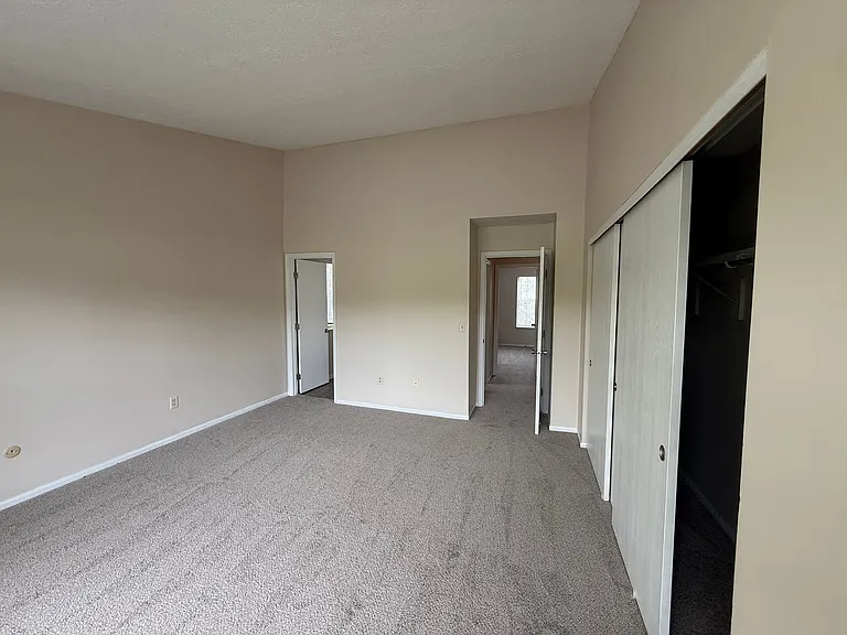 5931 Shadow Lake Cir — Photo 18