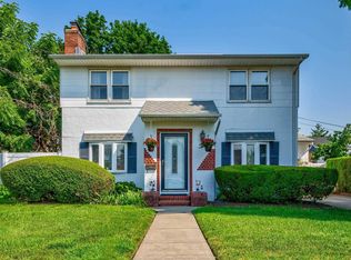 10 Murray Rd, Hicksville, NY 11801