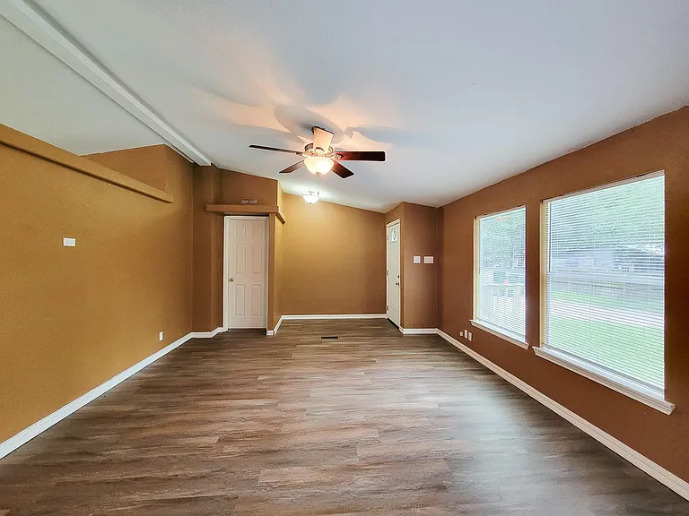 20284 Forest Woods Ln — Photo 25