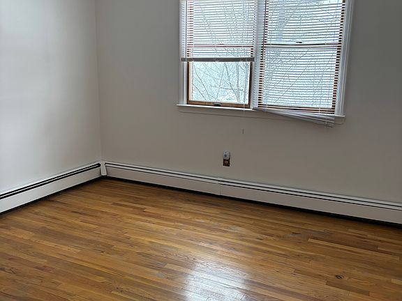 4th image of 39 Dunston Ave Floor Basement