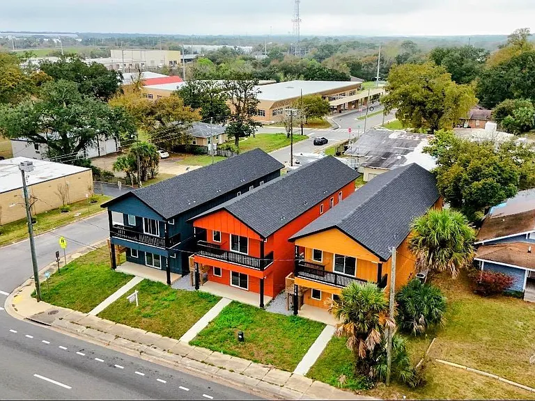 309 N Pace Blvd #B — Photo 5