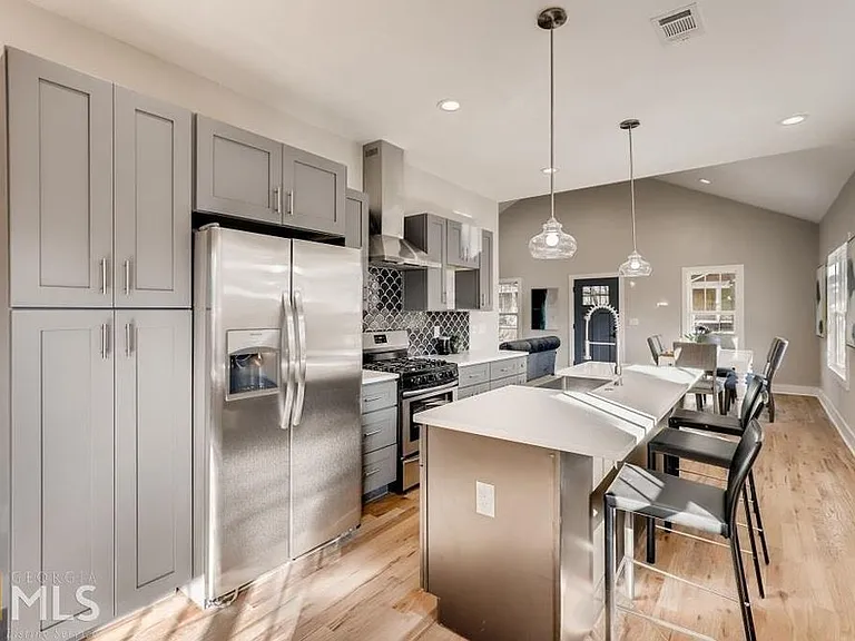 1253 Princess Ave SW — Photo 11