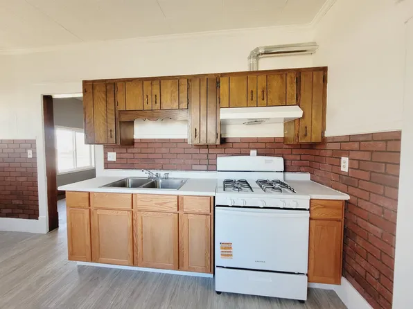 1104 W 7th St, Grand Island, NE 68801