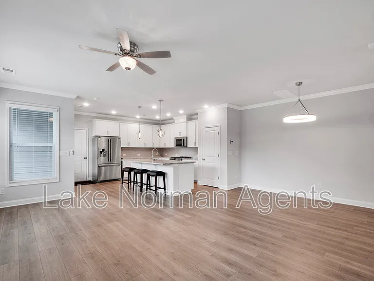 1034 Lyndon Station Dr — Photo 11