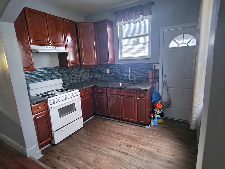 66 Vincent St #1 — Photo 7