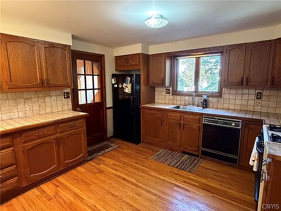 3rd image of 1317 Northcliffe Rd