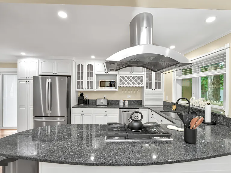 10 Pierce Ave #1 — Photo 37