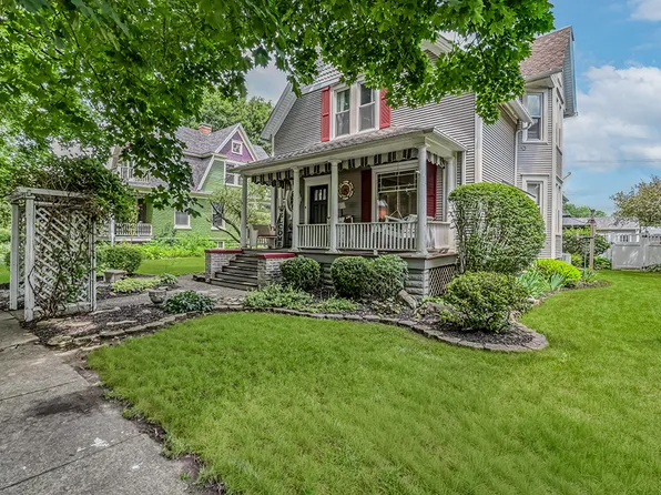 206 N Pine St, Momence, IL 60954