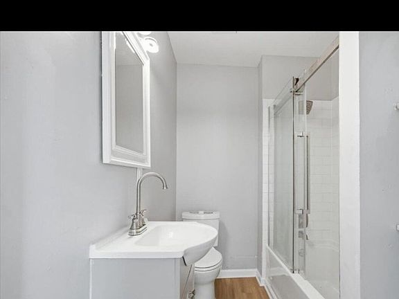 5th image of 419 Elm Ave SW