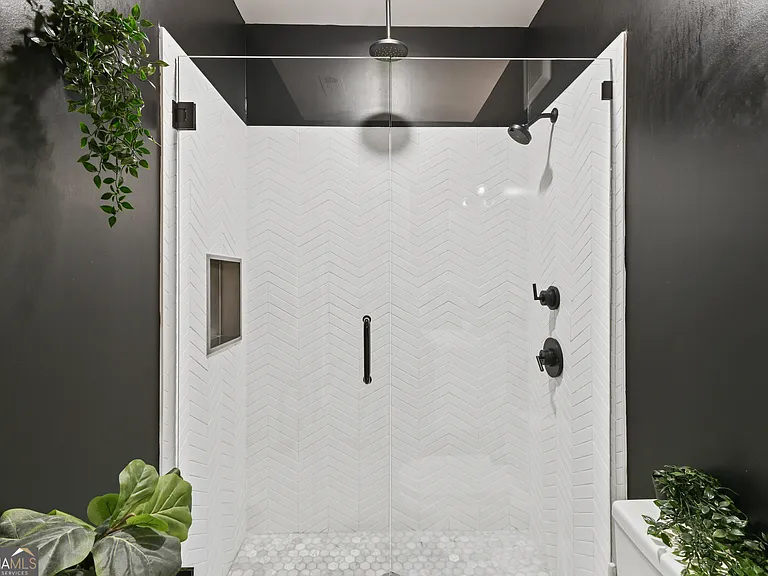 208 12th St NE #202 — Photo 12