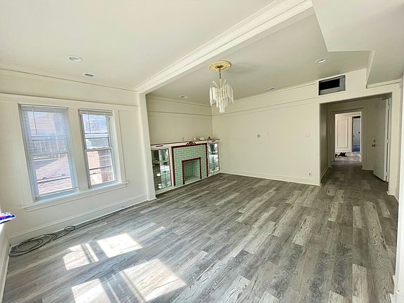 3rd image of 3110 W Eastwood Ave Unit 2