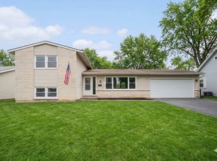 334 Stillwell Dr, Buffalo Grove, IL 60089