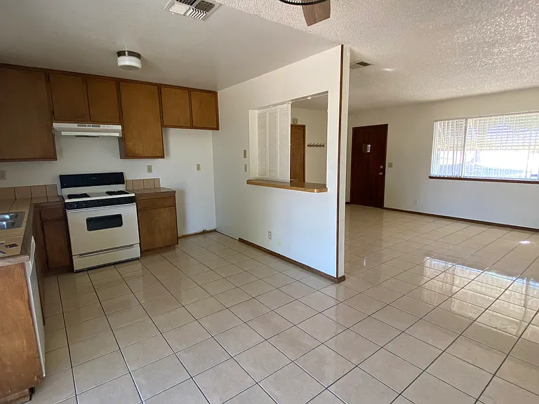 16463 Solvang Ave — Photo 11