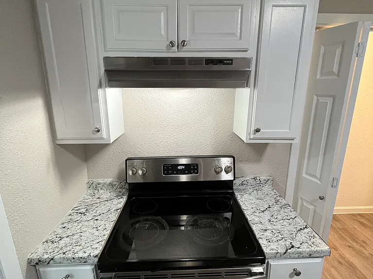 1227 S Montclair Ave — Photo 10