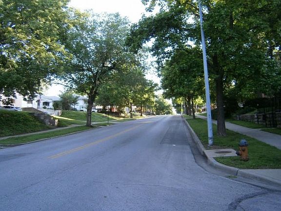 3rd image of 438 Benton Blvd
