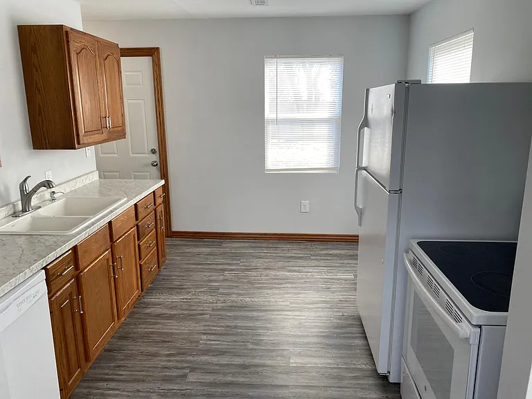 3217 E Locust St — Photo 6