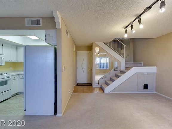4th image of 4375 Spencer St #0