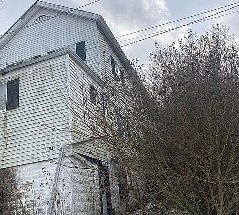 2nd image of 941 Shady Ave