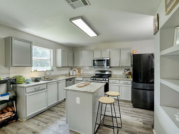 2nd image of 3808 Julianas Way