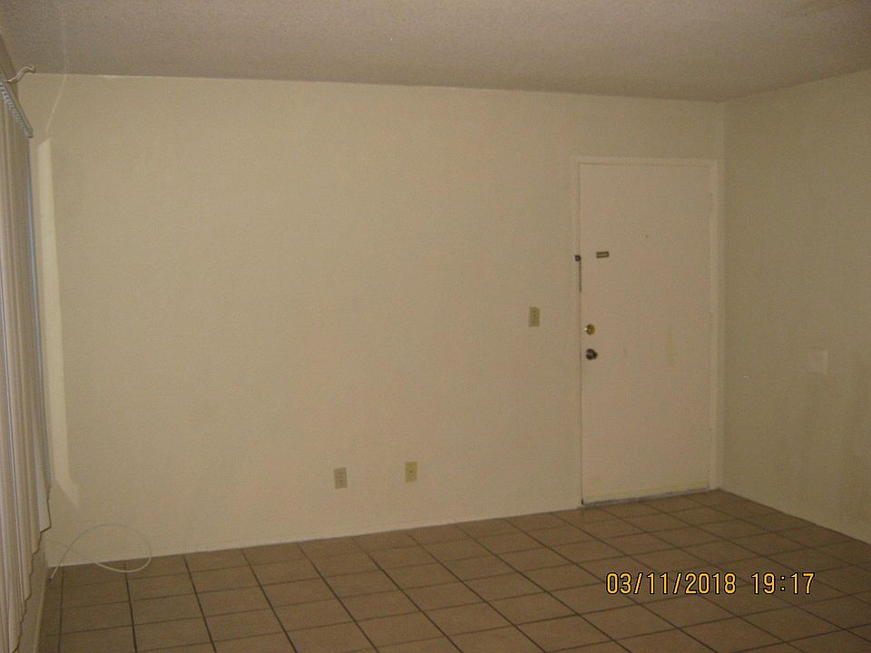Living Room - 1 bed/1 bath